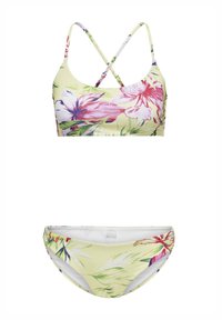 Ensemble de bikini imprimé avec un fond jaune orné de motifs floraux roses et violets. Comprend un haut à dos croisé et un bas assorti.