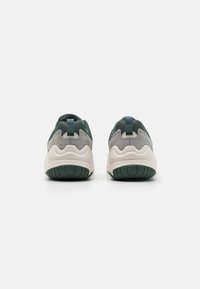 Nike Sportswear TECH HERA - Sapatilhas - light smoke grey/dark smoke grey/vintage green/sail
