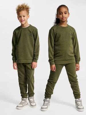 Hummel, HUMMEL HMLJR BASE SWEAT SET UNISEX  - Træningssæt - winter moss