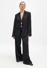NA-KD - REGULAR STRUCTURED FRONT - Short coat - black Thumbnail Image 1