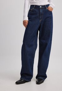 NA-KD - Relaxed fit jeans - dark blue Thumbnail Image 1