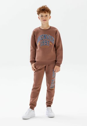MINOTI CREW NECK AND JOGGERS SET - Tepláková souprava - camel