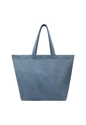 Blaue Veloursleder-Tragetasche mit zwei Griffen und der Prägung "Liebeskind Berlin" auf der Vorderseite, dargestellt vor weißem Hintergrund.