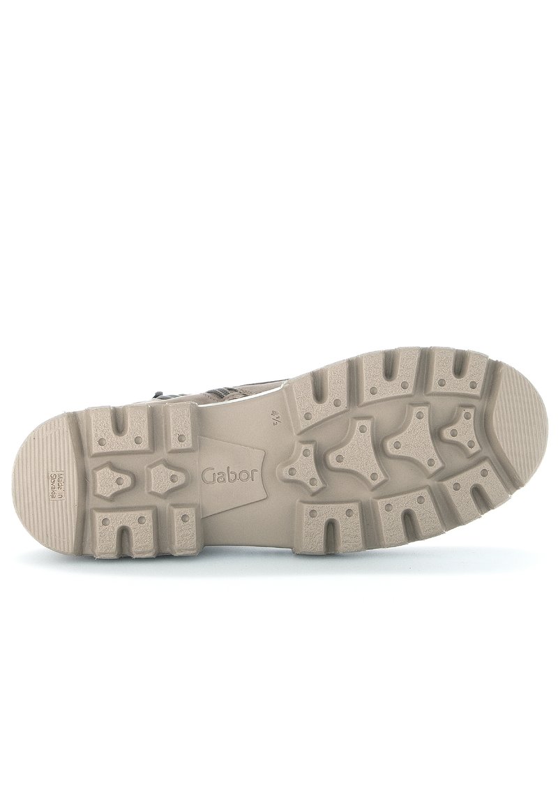 Braune Sneaker-Sohle mit einem robusten, strukturierten Design, geformten Griffen für die Traktion und einem sichtbaren "Gabor"-Logo.