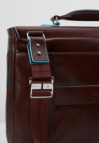 Piquadro BRIEFCASE WITH FLAP - Sac ordinateur - moro