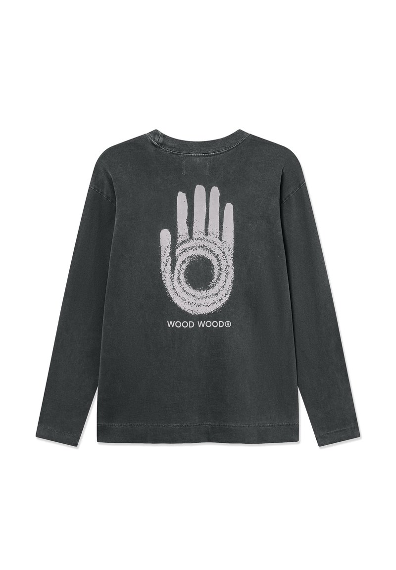 T-shirt noir à manches longues en coton avec un col arrondi. Imprimé d'un graphique de main blanche et du texte "WOOD WOOD®" au dos.