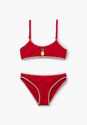Bikini rouge en deux pièces avec un bord zigzag blanc et un petit ananas jaune brodé au centre du devant du haut.