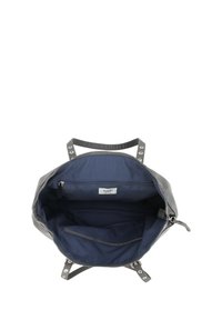 Szara skórzana torebka na ramię z zamkiem błyskawicznym. Wnętrze wyłożone granatową podszewką, zawiera jedną kieszeń na zamek oraz kieszeń wsuwaną. Metalowe detale.