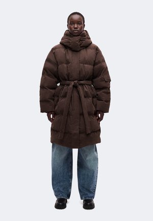 Holzweiler, STEILIA BRUSHED COAT - Пухено палто - brown