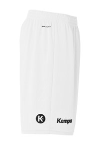 Witte sportshorts gemaakt van ademend materiaal, met een elastische tailleband, voorzien van het zwarte Kempa-logo en branding.