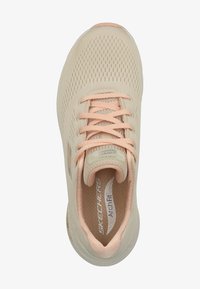 Seleccionado, beige ntcl