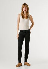 Pepe Jeans SOHO - Testhezálló fazon - black denim