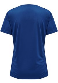 Blå sportströja med korta ärmar, fuktavvisande tyg, rundad halsringning och kontrasterande svarta detaljer på axlarna. Slät yta.