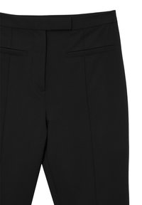 Schwarze maßgeschneiderte Hose mit glatter Textur, geradem Schnitt und dezenten Nähten. Enthält zwei Vorderaschen und einen flachen Bund.