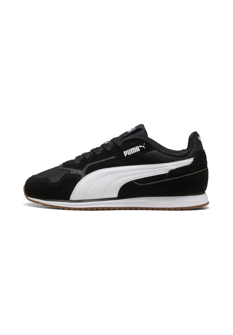 Zapatilla en blanco y negro con parte superior de gamuza, diseño de cordones y suela de goma. Presenta el logotipo de Puma en el costado y acentos texturizados.