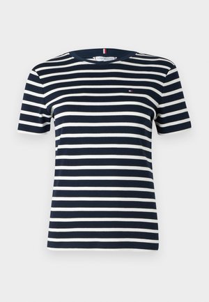Granatowo-biały t-shirt w poziome paski z krótkim rękawem, okrągłym dekoltem i małym logo na lewej piersi.