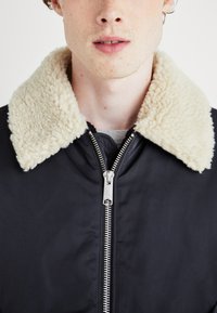 Weekday TIMO REGULAR BOMBER JACKET - Bomber dzseki - grey