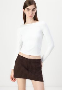 Hollister Co. EMEA FLAT SEAMLESS BOAT NECK - Ilgarankovis viršutinės dalies drabužis - bright white
