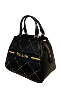 Borsa a mano nera in pelle con design trapuntato, dettagli con borchie, logo dorato e manici doppi. Include una chiusura con zip sul lato.