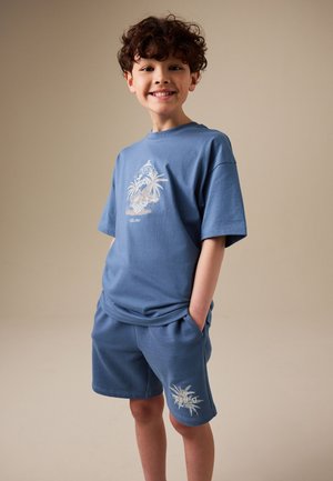 Next, REGULAR FIT - SHORT SLEEVE T-SHIRT AND SHORTS SET  . - Pantalon de survêtement - blue