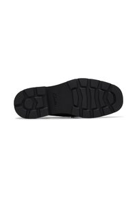 Suela de zapato de goma negra con un grosor y textura en la banda para un mejor agarre. Presenta la marca Clarks en el lateral, un diseño curvado y una construcción robusta.