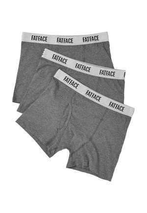 Drie grijze herenboxershorts met witte taillebanden waarop 'FATFACE' in zwarte letters staat, gestapeld met het voorste paar volledig zichtbaar.