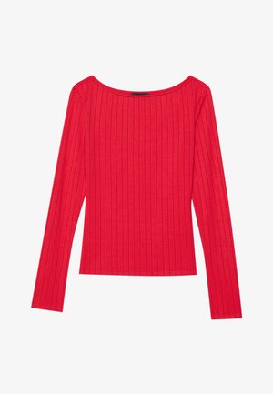 Haut rouge à manches longues en tissu ribbé, avec un large col et une silhouette ajustée. Texture lisse avec des rayures verticales.
