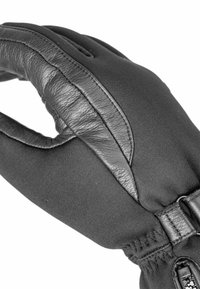 Schwarzer Lederhandschuh mit einer schwarzen Textilunterlage, ausgestattet mit einem enganliegenden Handgelenk und verstellbarem Riemen. Glatte Lederoberfläche und saubere Nähte.