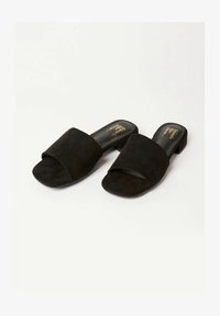 Unselected, black