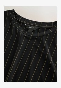 Ikke valgt, black pinstripe