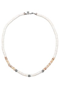 Perlekæde med hvide og lysebrune cirkulære perler, prydet med hardware i sølvfarve og en sikker lukning.
