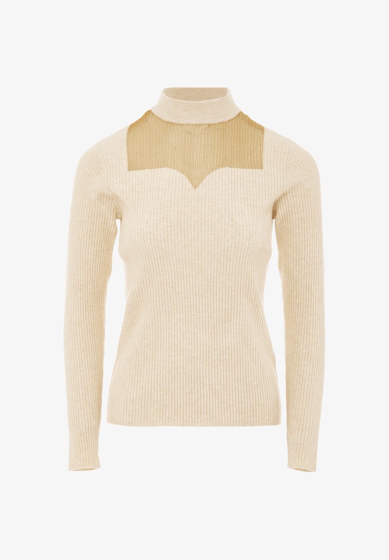 Pulover bej cu guler înalt, cu un panou din plasă aurie transparentă aproape de guler, mâneci lungi și o siluetă ajustată.