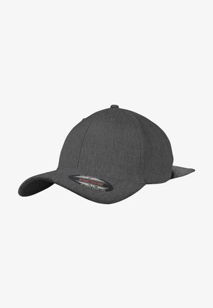 Casquette de baseball grise en tissu texturé, avec un visière légèrement incurvée et une couronne arrondie. Présente un autocollant de logo sur le panneau avant.