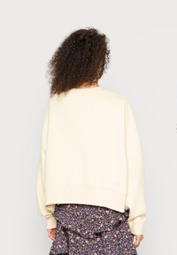 Nike Sportswear TREND CREW OVERSIZED - Camisola - lemon drop