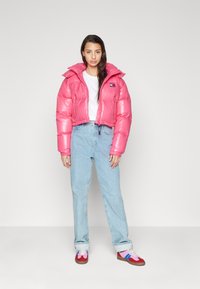 Tommy Jeans ALASKA PUFFER - Jachetă cu puf - pink alert