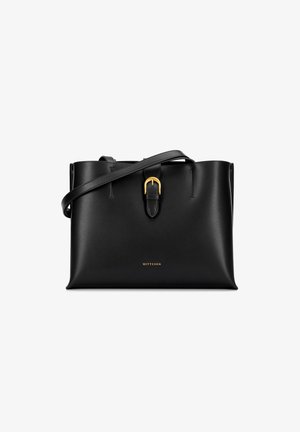 Czarna skórzana torebka o wyraźnym kształcie, z metalowym akcentem w kolorze złotym i długim paskiem na ramię. Logo nadrukowane z przodu.