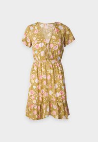 Robe florale à manches courtes, base jaune moutarde, fleurs roses et bleues, décolleté en V avec détail à nouer, taille élastique, ourlet évasé avec volants.