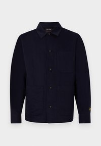 Marine blauwe button-up jas van katoen met een korte kraag, twee voorzakken en een klein geel logo detail op de mouw.