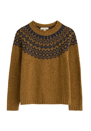 Suéter de punto en marrón dorado con un yugo estampado en navy. Presenta un cuello redondo y mangas largas, elaborado con material texturizado.