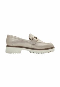 Licht beige leren mocassin met een ronde toel, decoratieve gesp en een witte rubberen zool met textuurpatronen voor betere grip.