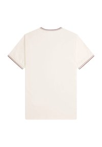 Camiseta de manga corta color crema con cuello redondo y acentos a rayas en contraste en el cuello y las mangas. Material de algodón suave.