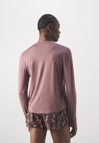 Nike Performance ONE CLASSIC - Long sleeved top - smokey mauve