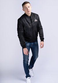 Lonsdale PASSFORM TERN HILL - Bomber stiliaus striukė - black
