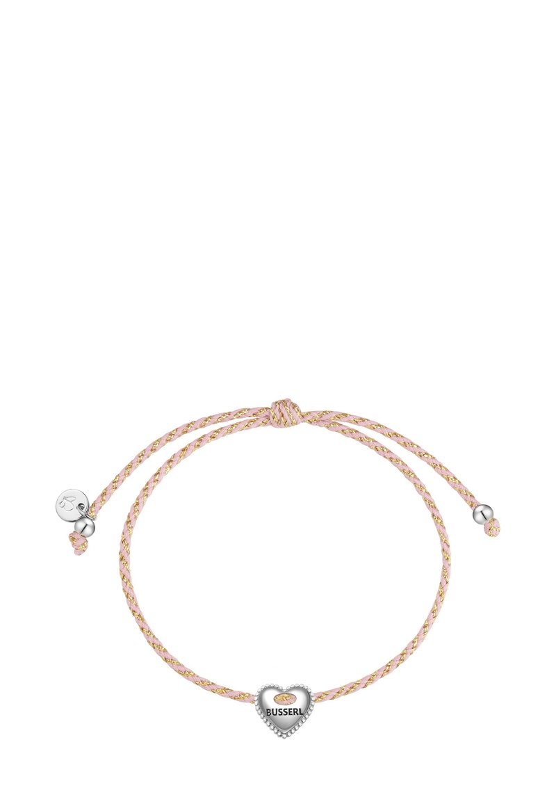 Pulsera de cuerda trenzada en rosa y dorado con un charm de plata en forma de corazón grabado con la palabra "BUSSERL". Con cierre ajustable al final.