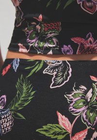 Next Slip bikini - black floral