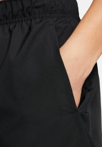 Nike Performance CHALLENGER FLASH - Pantalón corto de deporte - schwarz