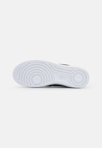 Nike Sportswear AIR FORCE 1 07 NEXT NATURE - Sapatilhas - black/white/metalllic silver