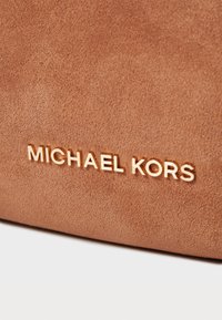 MICHAEL Michael Kors LILLIE CHAIN TOTE - Handbag - luggage