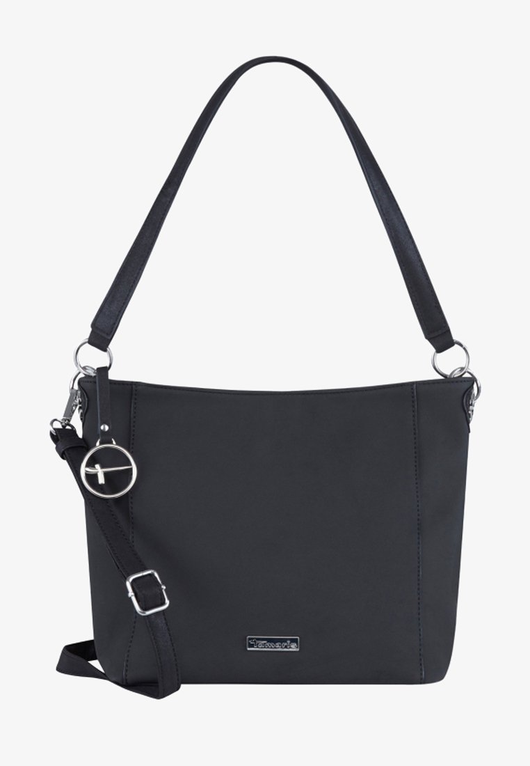 Borsa a spalla nera realizzata in materiale sintetico liscio, con una singola tracolla e un accento circolare argentato sul lato.