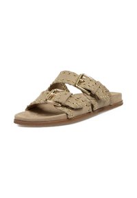 Chanclas beige con doble tira, hebillas en tono dorado y detalle perforado. Textura suave de gamuza y suela plana de goma.